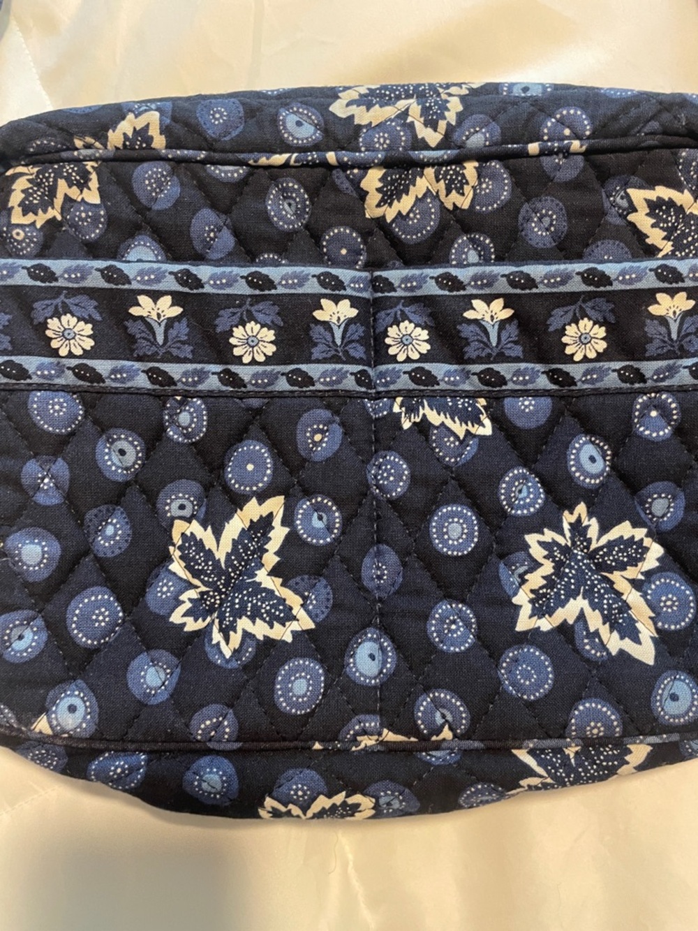 Set of 2 Vera Bradley Vintage handbags. - Picture 2 of 13
